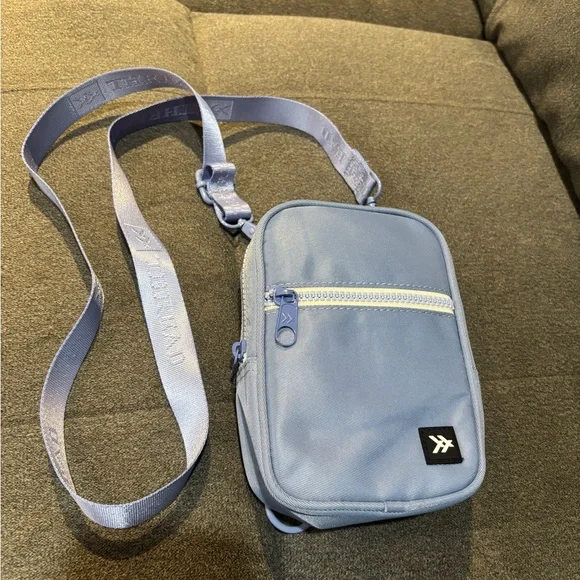 Thread Cross Body Bag - Picture 4 of 10